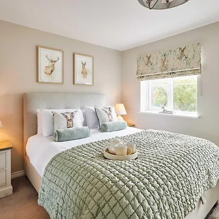 Host & - Stratton Close Tatil Evi