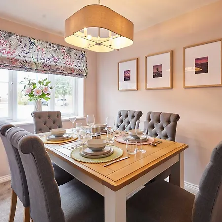 Host & - Stratton Close *